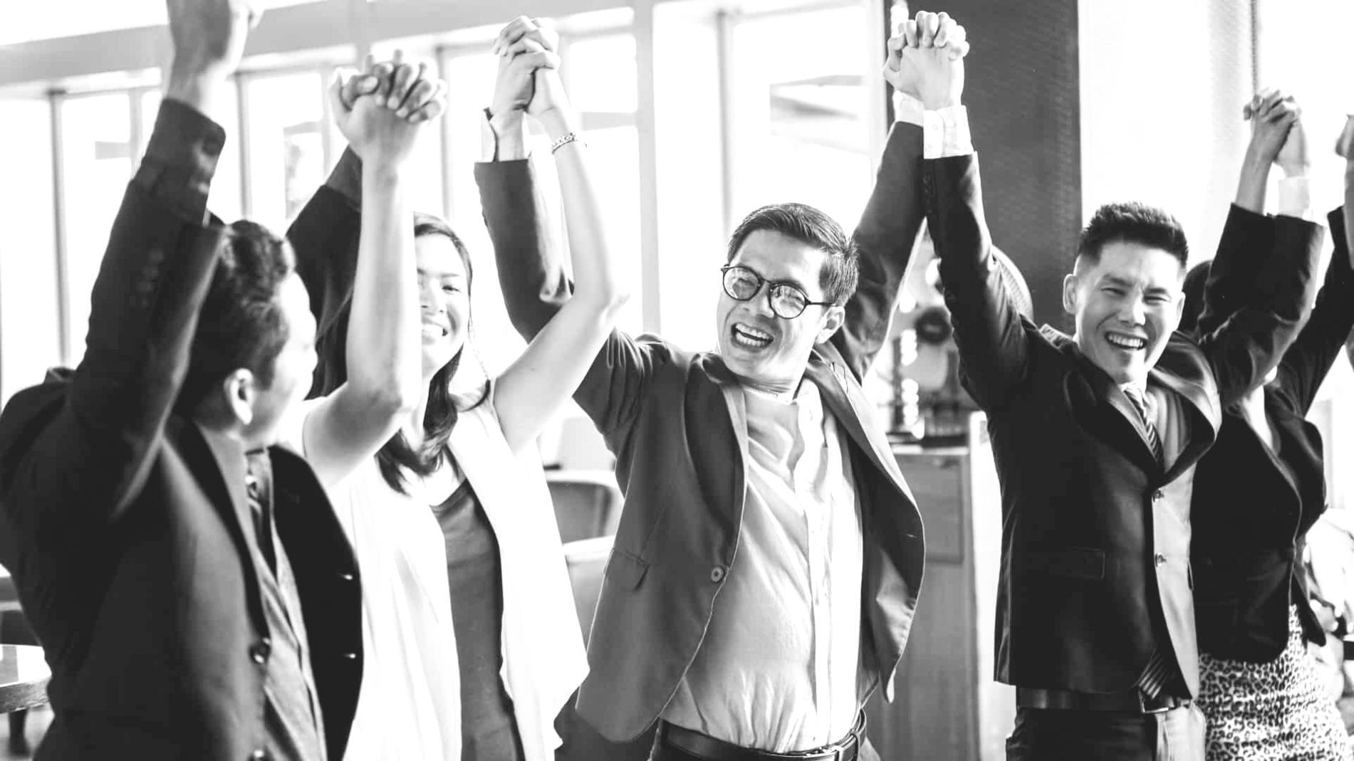 Συμμετέχοντες σεμιναρίου εργάζονται πάνω σε προϋπολογισμό